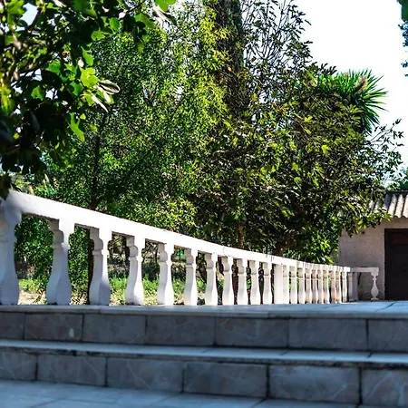 George's House * Άφρα