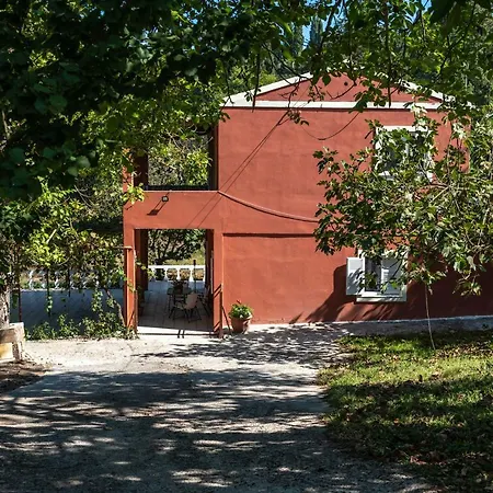 George's House * Άφρα